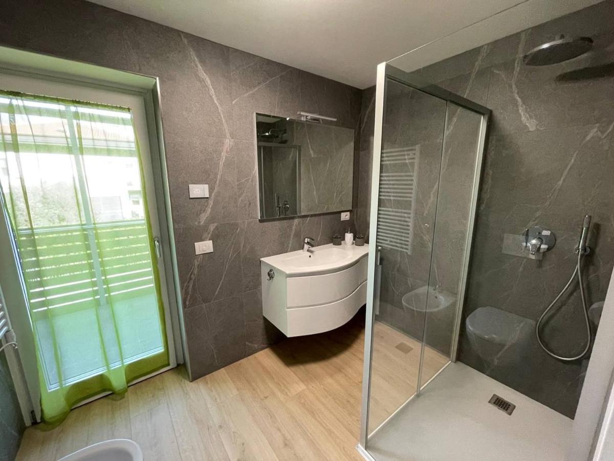 Le Terrazze Living Apartment Riva del Garda Luaran gambar