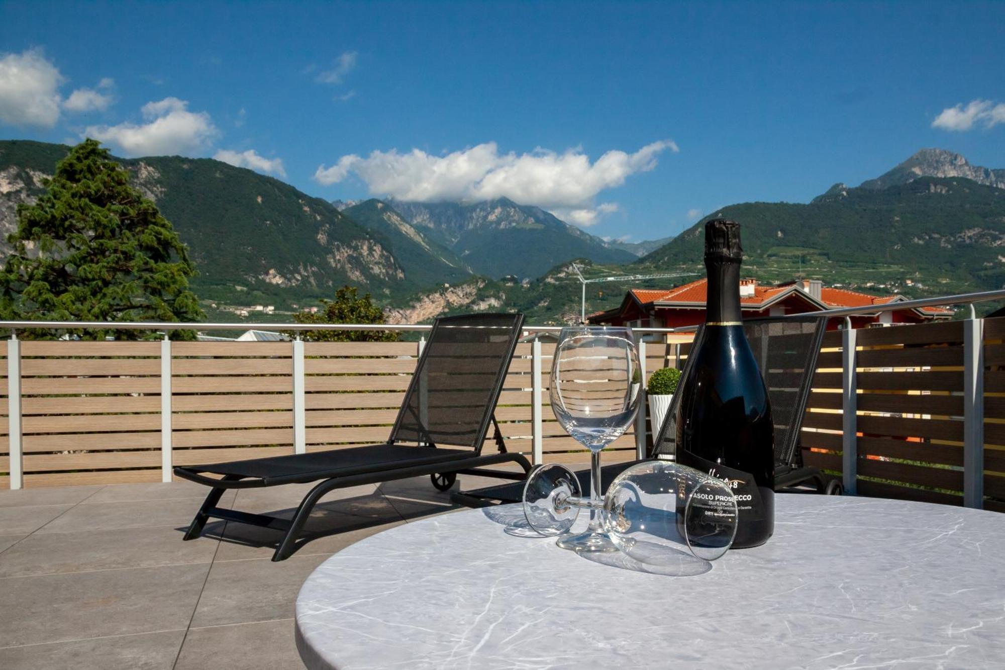 Le Terrazze Living Apartment Riva del Garda Luaran gambar
